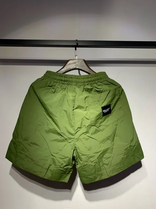 Model 702 P150 quick-drying windbreaker shorts Gallery Dept real shot black, military green, orange red. Hanging racket S. M. L. XL